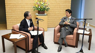 安倍晋三首相･特別インタビュー【第3回】 「消費増税で景気が腰折れしないよう状況をよく見ていきたい」