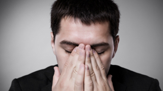 どうすればいいの…？マイナス思考な彼に困ったときの対応策 5選