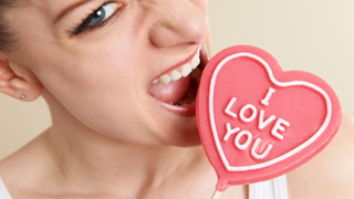 折れてばっかりいられない！？女好きな彼にイライラしない方法 5選