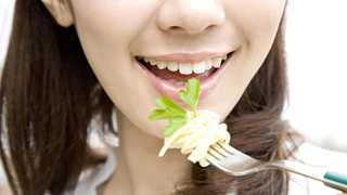 誰にも聞けない！口臭が気になる前にケアしよう！