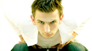 嫉妬深い彼氏をもってしまった場合の付き合い方　４選