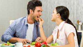 大好きな彼の健康が心配。。。食べ過ぎ彼氏を改善する6つの心がけ