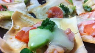 お正月ホームパーティーに！速攻簡単！ワンタンの皮で作るアボカドカナッペ