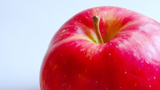 今日からリンゴが食べたくなる！1個のリンゴに隠された驚くべき美容効果とは！？