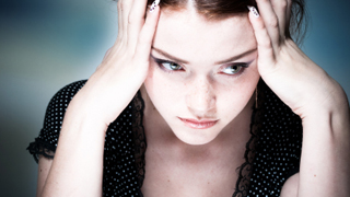 メークしても消えなくて困る！？「目の下クマ」対策