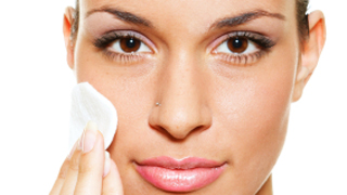 メイクの崩れに悩んでいる方必見！その崩れ、「ティッシュオフ」で解決しましょう