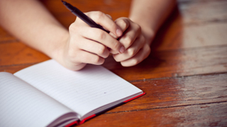 マイナスなことを全部チャラに！？紙に書いて燃やすだけで心がスッキリ！