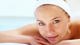 「特に何もしていないよ」肌がきれいな人のスキンケア、３つの共通点とは？