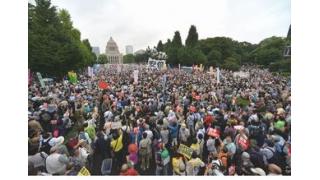 １２万人　怒りの包囲／戦争法案ノー　全国１０００カ所超