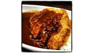 安部新総裁が食べたカツカレー3500円とバッシングするも新聞社レストランのカレーは5775円