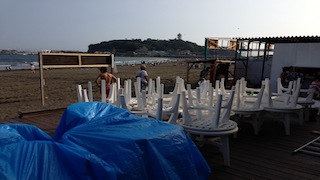 夏は湘南！片瀬海岸東浜　海の家ウェーブにおいでください