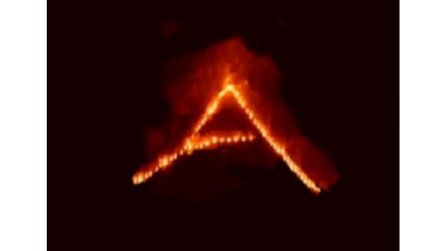 夏の夜空照らす「大文字」送り火　米加州でも