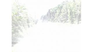 大型鏡運ぶトラックが横転　一時通行止め