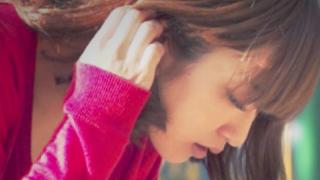 【超スロー劇場】水を飲む美女の動画に驚愕のオチ？