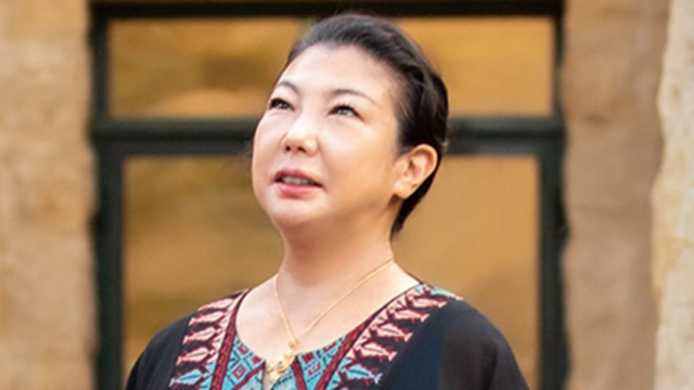 二谷友里恵夫妻も2000万円を…有名女占い師ステラ薫子3億円未払い事件《嵐ドラマを監修、被害者が連続証言、上場企業と裁判沙汰》