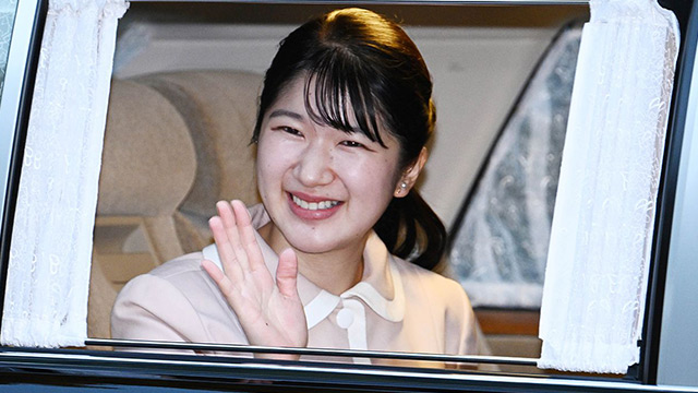 ラオス大歓待で再燃する「愛子天皇」待望論《5泊6日 過密日程で見えた「平和へのご覚悟」》《佳子さまと双子コーデでも囁かれる決定的違い》