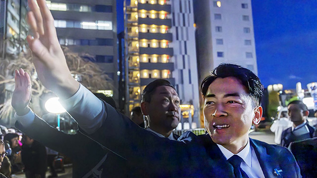 小泉進次郎（44）“我田引水演説”に密着した！「候補者よりも自衛隊」「私は備蓄米が大好きであります」｜2.8衆院選「10大バトル」