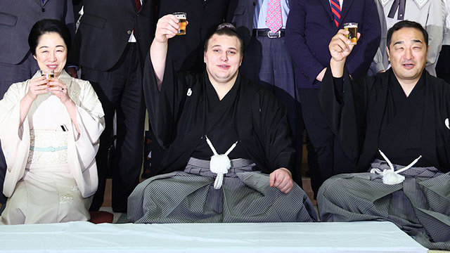 【安青錦のまわしに異変】タニマチを激怒させた元グラドルおかみの禁じ手