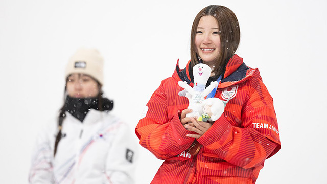 スノボ・小野光希（21）の“ワセジョ魂”《号泣する平野流佳をなぐさめた》《指導教授が明かした卒論テーマ》｜《ミラノ五輪 裏実況》