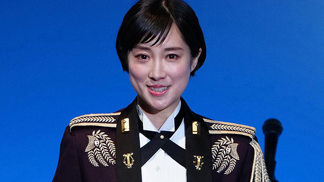 党大会で熱唱！陸自の歌姫・鶫真衣三等陸曹（38）の夢は「うたのおねえさん」《防衛省の見解は“反省点があった”》