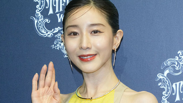 THIS WEEK【芸能】《亀梨和也との結婚、妊娠を報告》“肘ブラ”セミヌードが転機、田中みな実の脱あざとすぎ人生