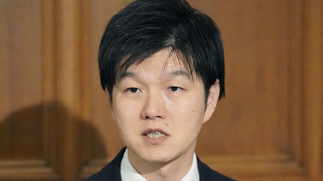 鈴木憲和農水相（44）事務次官との“コメ闘争”《高市首相とは隙間風のワケ》