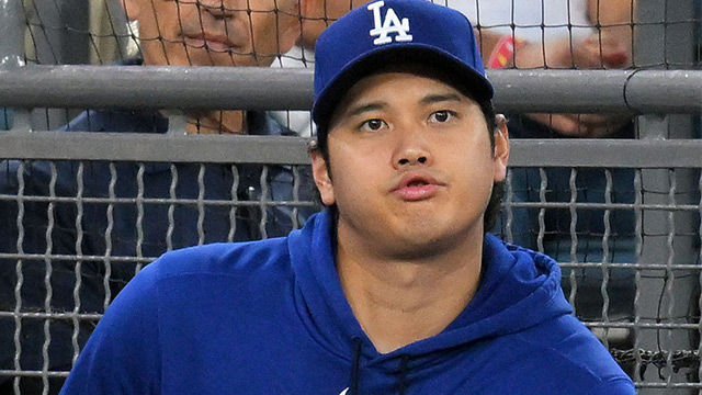 《二刀流消滅、左膝に爆弾》“最凶スランプ”大谷翔平「第2子誕生のウラで起きた異変」