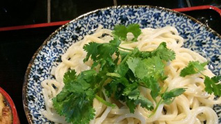 【悲報】カレーウドン屋にカレーうどんが無かった