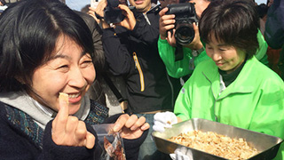 300人限定！ダイオウイカのスルメ食べてみた！その２