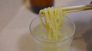 【エイプリルフール】鹿児島では焼酎につけて頂くつけ麺「ショーチューメン」が人気