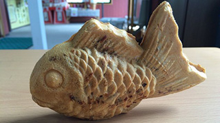 兄貴分への挑戦状！ 筑紫野のたい焼きも大地に立つ。