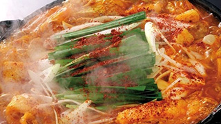 寒さも吹き飛ぶ、キレッキレの熱さと辛さの赤から鍋！