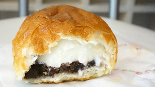 アイスとつぶあんのマリアージュ！ピロシキ専門店がお届けする「あいすあげぱん」