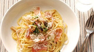 携帯もお腹もフル充電できちゃうレストラン。