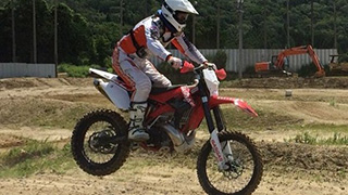 飛びます、飛びます！けっこう近くで飛びます！