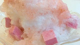 ケーキ屋さんのかき氷って…なんかスゴそう。