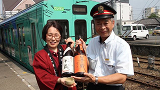 列車に揺られながら、存分に利酒とか極楽すぎるだろ…。