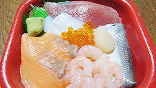 コスパ最強！60種を超える海鮮丼がすべて税込み540円。