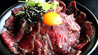 とんでもボリューム！ローストビーフ丼専門店の迫力をご覧ください。