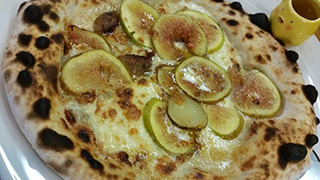 イチジクとゴルゴンゾーラとはちみつのピッツァだよ！