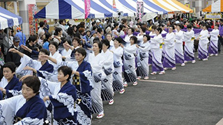 地元を愛する市民の踊り。合言葉は「元気づくり」！