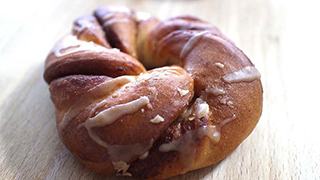 シナモン好きには、このオーナーきまぐれ？シナモンロール♪