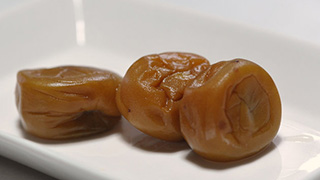 これぞ大人のデザート。本格麦焼酎と梅の融合。