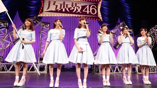 小嶋陽菜率いる“こじ坂46”が乃木坂46のステージにサプライズ出演し、オリジナル楽曲『風の螺旋』を初披露