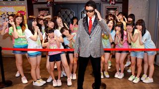 HKT48、劇場全体でパーティー!! ミラーボールが回る中、ファンもスタンディングでダンス!!