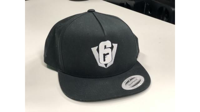 【会員限定:3月10日(土)18時まで】『レインボーシックス シージ』キャップを抽選で1名様に　（ファミ通スタッフ工藤エイムの海外出張土産）