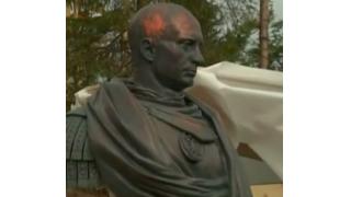 ローマ皇帝の衣装を着たプーチン大統領だと!? 迫力満点、全高50cmの胸像が完成