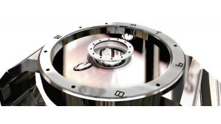 ターミネーターのようなSF感が味わえる 世界初の液体金属を使った腕時計「LMD watch」登場