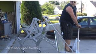 パワフル電動ドリルをエンジンに動物めいた足で進むウォーキングマシン