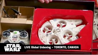 「ミレニアム・ファルコン」を再現したドローンが発売決定！スター・ウォーズ仕様のゲームパッド風コントローラが付属